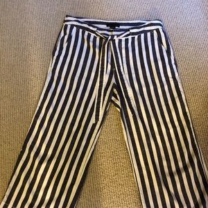 Adorable and comfy Sanctuary Capris Denim blue and white striped, Size 30
